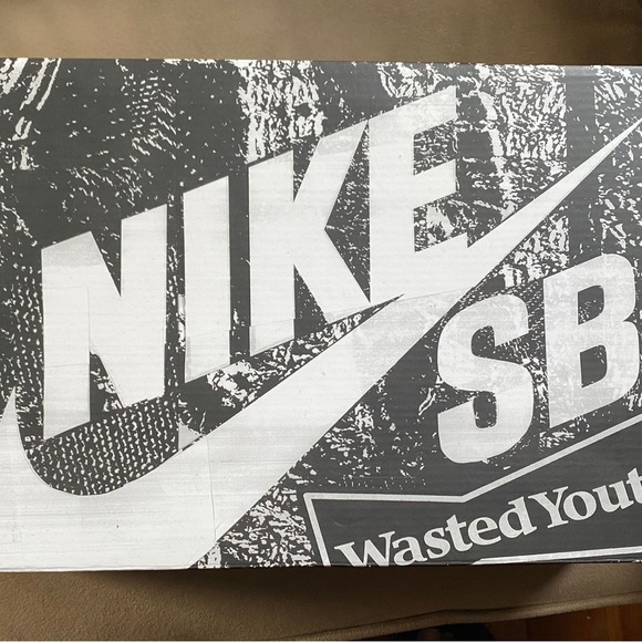 Nike SB Dunk Low Wasted Youth (DD8386-001) VNDS Size 5.5 | 7W - Picture 7 of 9